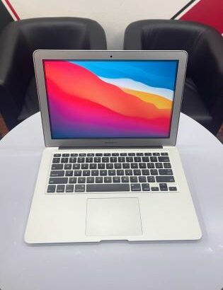 MacBook Air 2017 13” 4GB RAM 128GB SSD