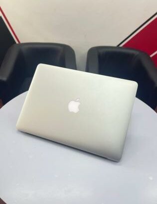 MacBook Air 2017 13” 4GB RAM 128GB SSD