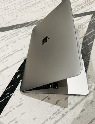 MacBook Pro em Promoção  Retina Display edição 2018 TouchBar  Intel Core i5 2.30 GHZ  8GB RAM  256 GB SSD  13.3 inch(2560×1600) Intel íris Xe graphics