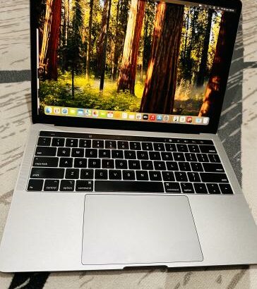 MacBook Pro em Promoção  Retina Display edição 2018 TouchBar  Intel Core i5 2.30 GHZ  8GB RAM  256 GB SSD  13.3 inch(2560×1600) Intel íris Xe graphics