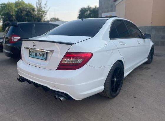 MERCEDES BENZ C350 2012/3 V6 3.5cc gasolina