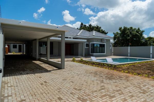 Moradia tipo 3+1(1 suíte),piscinaem condomínio privado na Cidade da Matola Promoção