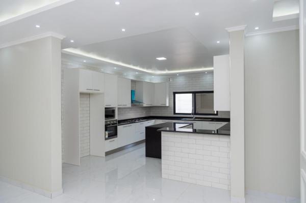 Moradia tipo 3+1(1 suíte),piscinaem condomínio privado na Cidade da Matola Promoção