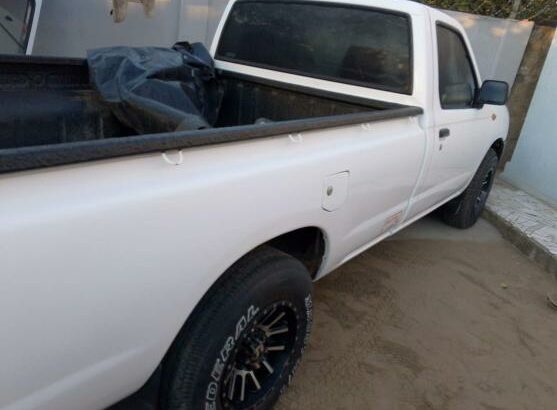 Nissan Hardbody cabine simples 2.7 Diesel Manual diflock-465.000,00mt