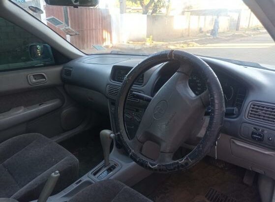 Toyota Corolla Cristal Light bom