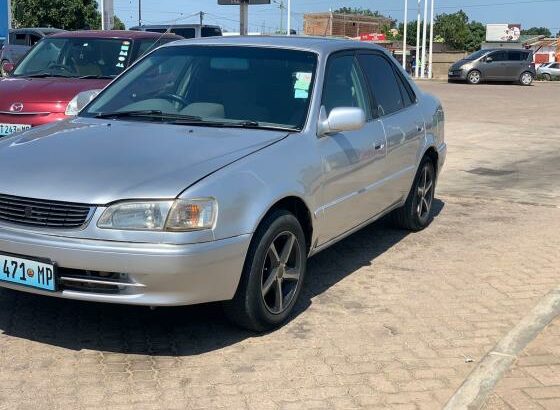 Toyota Corolla impecável em Nkobe