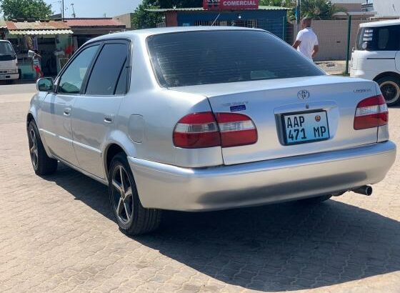 Toyota Corolla impecável em Nkobe