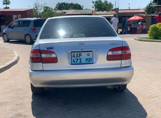 Toyota Corolla impecável em Nkobe