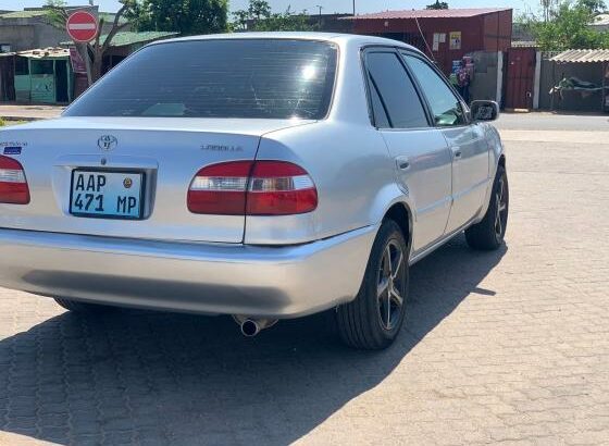Toyota Corolla impecável em Nkobe