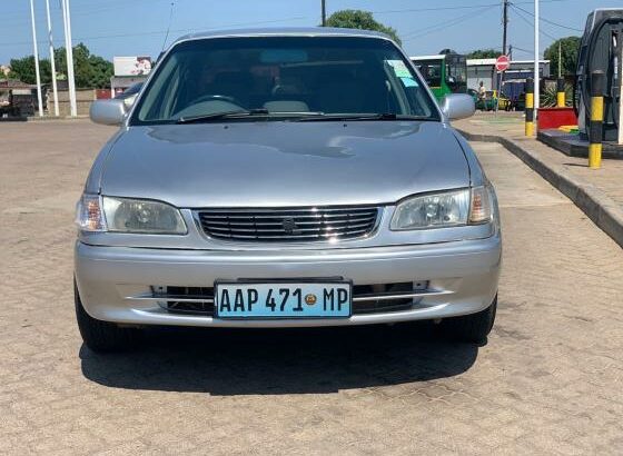Toyota Corolla impecável em Nkobe