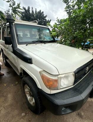 Toyota Landcruiser HZJ 2012 9 Lugares 4.2 Diesel 4×4