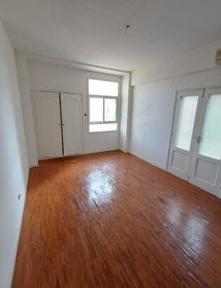 Vende se apartamento espaçoso tipo 4 com 3wc no bairro central predio isolado 5-andar com elevador novo