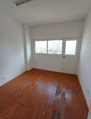 Vende se apartamento espaçoso tipo 4 com 3wc no bairro central predio isolado 5-andar com elevador novo