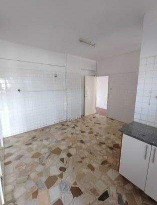 Vende se apartamento espaçoso tipo 4 com 3wc no bairro central predio isolado 5-andar com elevador novo