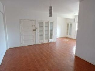 Vende se apartamento espaçoso tipo 4 com 3wc no bairro central predio isolado 5-andar com elevador novo