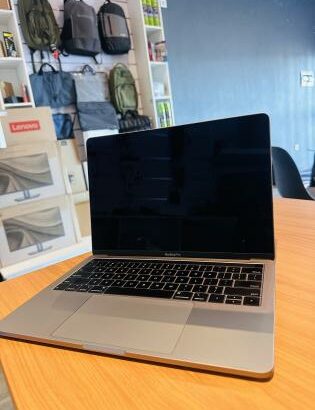 MacBook Pro 2018 | Core I5 2.30 GHZ | 8GB | 256GB SSD | 13.3” Retina Display | 💰Preço :37.500.00MT