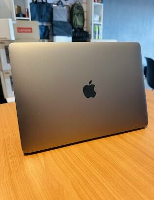 MacBook Pro 2018 | Core I5 2.30 GHZ | 8GB | 256GB SSD | 13.3” Retina Display | 💰Preço :37.500.00MT