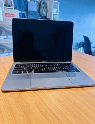 MacBook Pro 2018 | Core I5 2.30 GHZ | 8GB | 256GB SSD | 13.3” Retina Display | 💰Preço :37.500.00MT