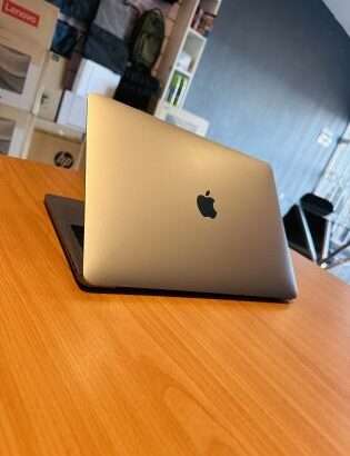 MacBook Pro 2018 | Core I5 2.30 GHZ | 8GB | 256GB SSD | 13.3” Retina Display | 💰Preço :37.500.00MT