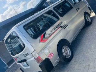 🎁*Vendo* ▪️caravan  ▪️15 lugares pago  ▪️Motor seco gasolina  ▪️Caixa automática   ▪️Aparelho ▪️Ar condicionado on ▪️Suspensão boa ▪️Subsalent e aces