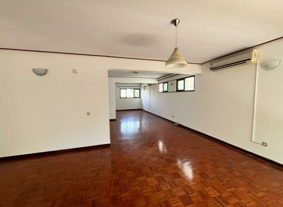 Vendo Moradia Dúplex T4 de 2 Pisos na COOP Garragem pra 4 & Anexo