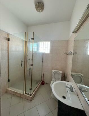 Vendo Moradia Dúplex T4 de 2 Pisos na COOP Garragem pra 4 & Anexo