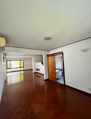 Vendo Moradia Dúplex T4 de 2 Pisos na COOP Garragem pra 4 & Anexo