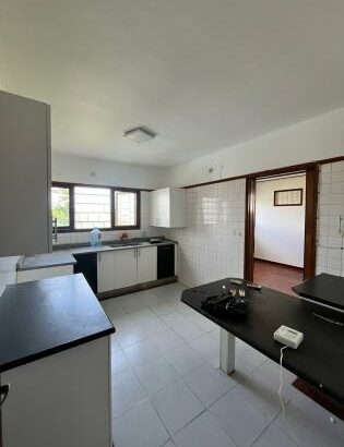 Vendo Moradia Dúplex T4 de 2 Pisos na COOP Garragem pra 4 & Anexo