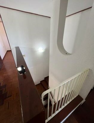 ARRENDA-SE MORADIA T4 IDEAL PARA HABITAÇÃO/ESCRITÓRIO