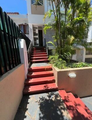 VENDE-SE MORADIA T4 COM QUINTAL ENORME