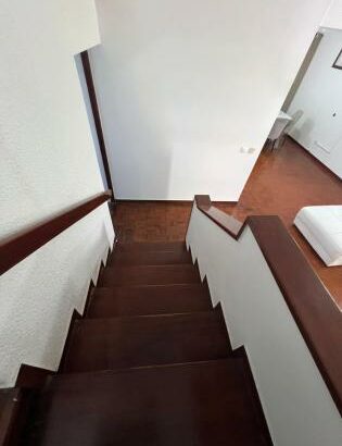 ARRENDA-SE MORADIA T4 IDEAL PARA HABITAÇÃO/ESCRITÓRIO