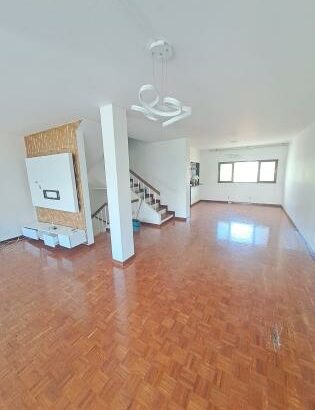 Arrenda se moradia triplex tipo 3 com suite mais 3wc no bairro da coop rua da frança