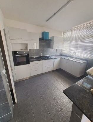 Arrenda se moradia triplex tipo 3 com suite mais 3wc no bairro da coop rua da frança