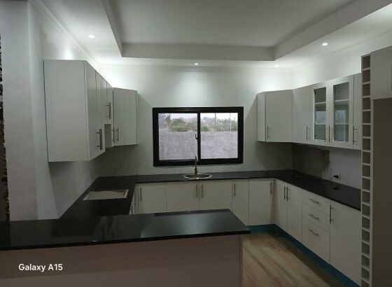 Arrenda-se vivenda, tipo4 na Zona da Dona Alice atrás do Prédio 4life