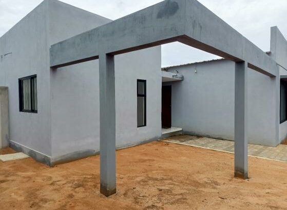 Vende-se esta vivenda, tipo3 no bairro de laulane muito próximo a Escola 10 de Novembro
