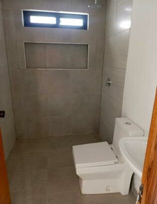 Vende-se esta vivenda, tipo3 no bairro de laulane muito próximo a Escola 10 de Novembro