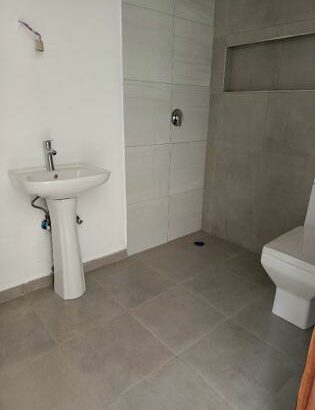 Vende-se esta vivenda, tipo3 no bairro de laulane muito próximo a Escola 10 de Novembro