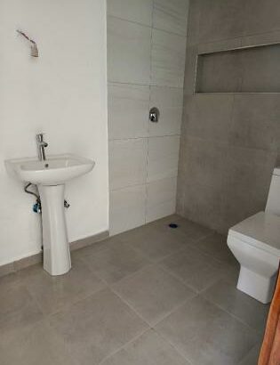 Vende-se esta vivenda, tipo3 no bairro de laulane muito próximo a Escola 10 de Novembro