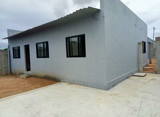 Vende-se esta vivenda, tipo3 no bairro de laulane muito próximo a Escola 10 de Novembro