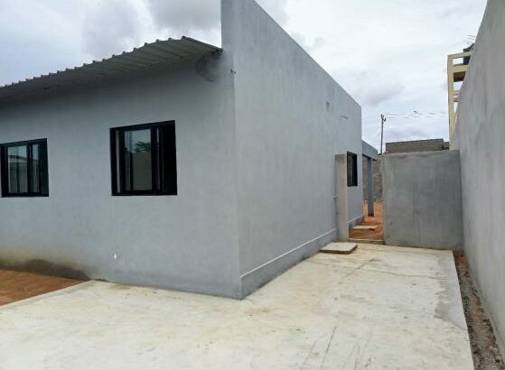 Vende-se esta vivenda, tipo3 no bairro de laulane muito próximo a Escola 10 de Novembro