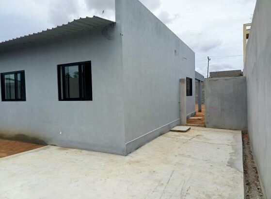 Vende-se esta vivenda, tipo3 no bairro de laulane muito próximo a Escola 10 de Novembro