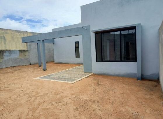 Vende-se esta vivenda, tipo3 no bairro de laulane muito próximo a Escola 10 de Novembro