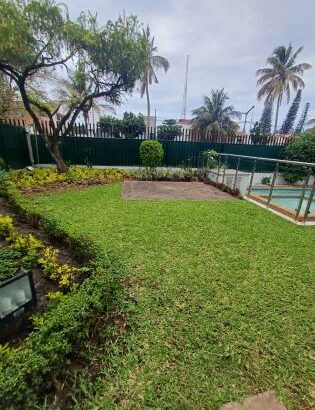 ARRENDA-SE MORADIA T5, 1 SUÍTE, 6WC, PISCINA, JARDIM E ESTACIONAMENTO PARA 5 VIATURAS. 
BAIRRO DA SOMMERSCHIELD PRÓXIMO À ANTIGA EMBAIXADA DOS EUA.