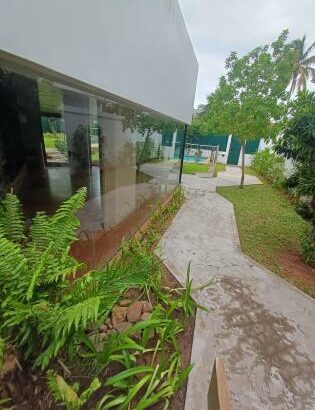 ARRENDA-SE MORADIA T5, 1 SUÍTE, 6WC, PISCINA, JARDIM E ESTACIONAMENTO PARA 5 VIATURAS. 
BAIRRO DA SOMMERSCHIELD PRÓXIMO À ANTIGA EMBAIXADA DOS EUA.