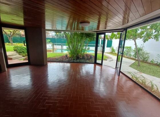 ARRENDA-SE MORADIA T5, 1 SUÍTE, 6WC, PISCINA, JARDIM E ESTACIONAMENTO PARA 5 VIATURAS. 
BAIRRO DA SOMMERSCHIELD PRÓXIMO À ANTIGA EMBAIXADA DOS EUA.