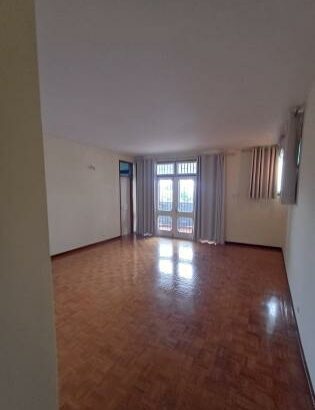 ARRENDA-SE MORADIA T5, 1 SUÍTE, 6WC, PISCINA, JARDIM E ESTACIONAMENTO PARA 5 VIATURAS. 
BAIRRO DA SOMMERSCHIELD PRÓXIMO À ANTIGA EMBAIXADA DOS EUA.