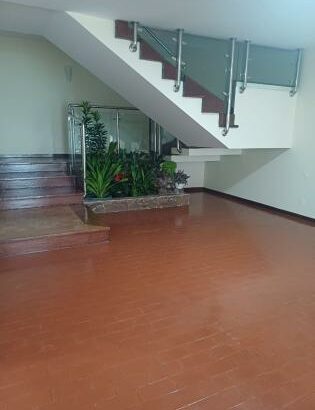 ARRENDA-SE MORADIA T5, 1 SUÍTE, 6WC, PISCINA, JARDIM E ESTACIONAMENTO PARA 5 VIATURAS. 
BAIRRO DA SOMMERSCHIELD PRÓXIMO À ANTIGA EMBAIXADA DOS EUA.