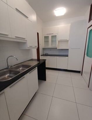 ARRENDA-SE MORADIA T5, 1 SUÍTE, 6WC, PISCINA, JARDIM E ESTACIONAMENTO PARA 5 VIATURAS. 
BAIRRO DA SOMMERSCHIELD PRÓXIMO À ANTIGA EMBAIXADA DOS EUA.