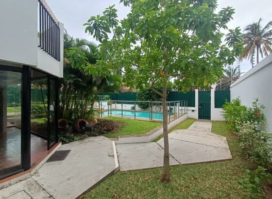 ARRENDA-SE MORADIA T5, 1 SUÍTE, 6WC, PISCINA, JARDIM E ESTACIONAMENTO PARA 5 VIATURAS. 
BAIRRO DA SOMMERSCHIELD PRÓXIMO À ANTIGA EMBAIXADA DOS EUA.