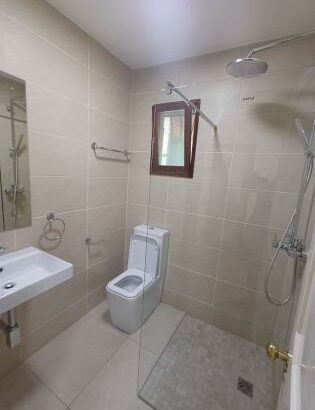 ARRENDA-SE MORADIA T5, 1 SUÍTE, 6WC, PISCINA, JARDIM E ESTACIONAMENTO PARA 5 VIATURAS. 
BAIRRO DA SOMMERSCHIELD PRÓXIMO À ANTIGA EMBAIXADA DOS EUA.